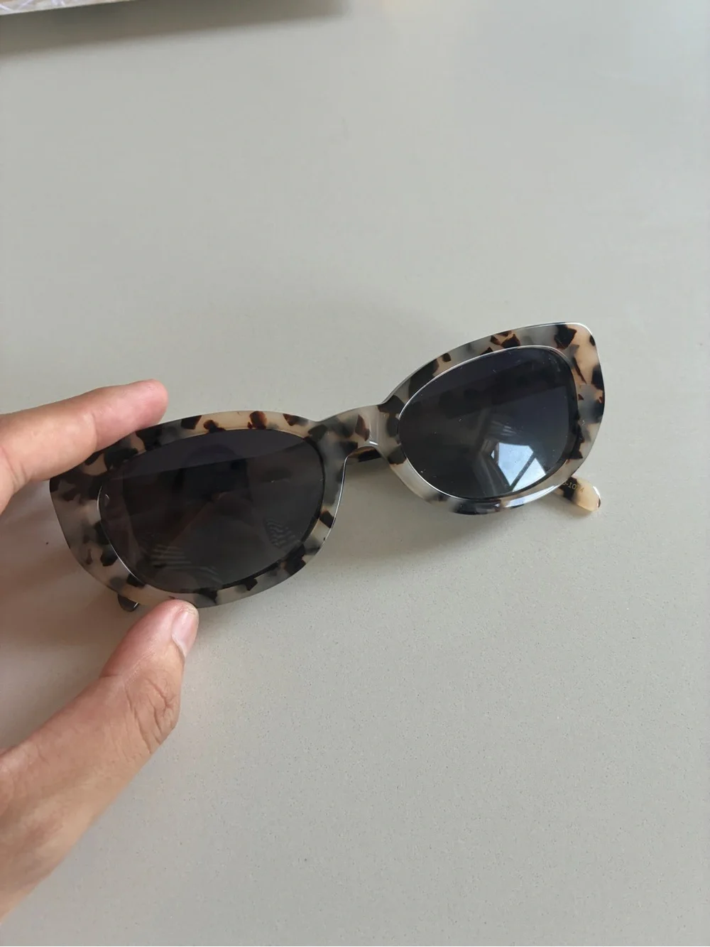 Tortoiseshell Cat-Eye Sunglasses for Women - Beige Brown Frame